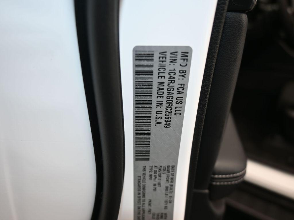 new 2024 Jeep Grand Cherokee car, priced at $40,001