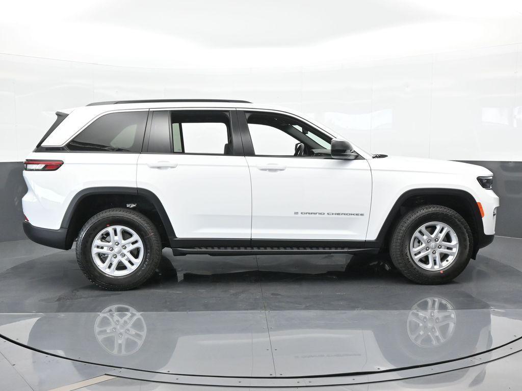 new 2024 Jeep Grand Cherokee car, priced at $40,001
