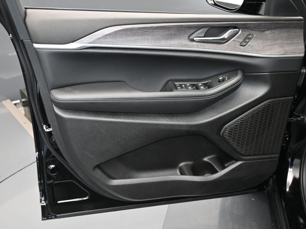 new 2024 Jeep Grand Cherokee car, priced at $49,725