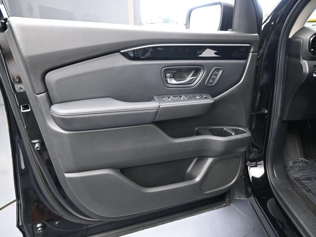 used 2025 Honda Pilot car, priced at $36,144
