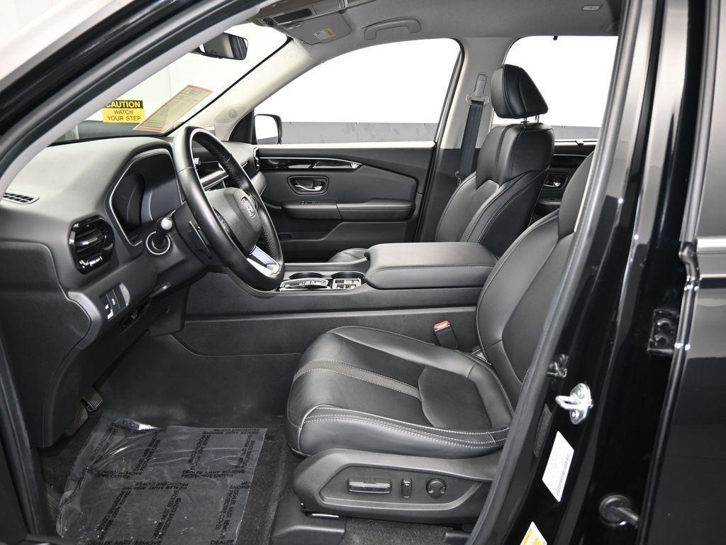 used 2025 Honda Pilot car, priced at $36,144
