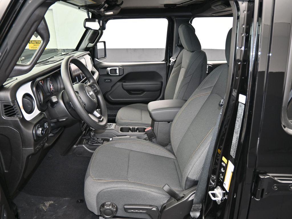 new 2025 Jeep Wrangler car, priced at $42,925