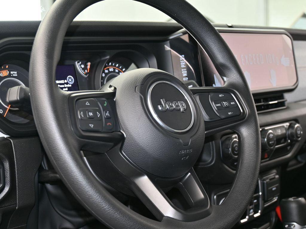 new 2025 Jeep Wrangler car, priced at $42,925