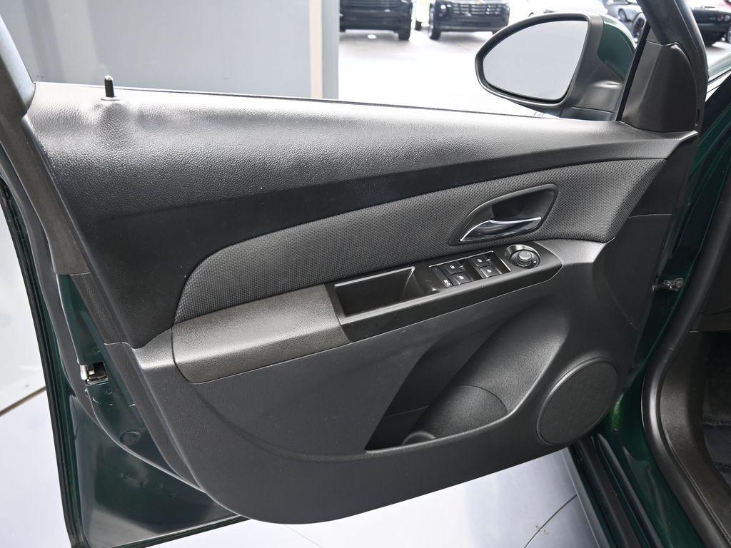 used 2014 Chevrolet Cruze car, priced at $8,500
