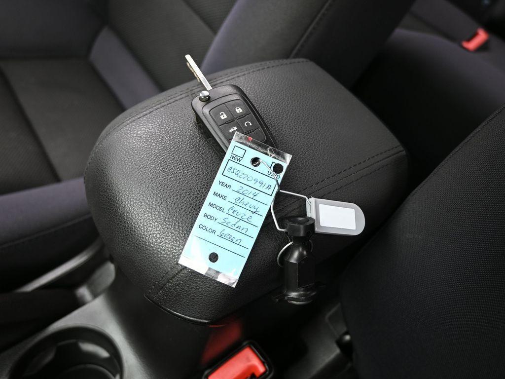 used 2014 Chevrolet Cruze car, priced at $8,500