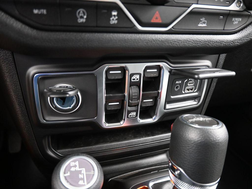 new 2025 Jeep Gladiator car