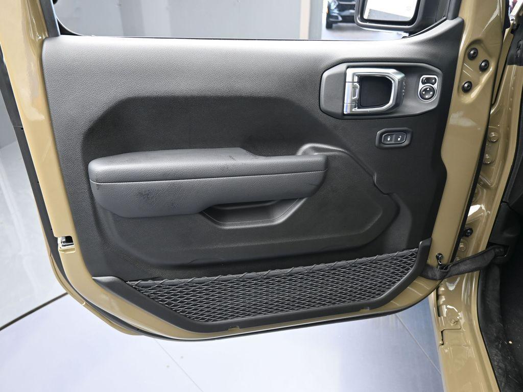 new 2025 Jeep Gladiator car