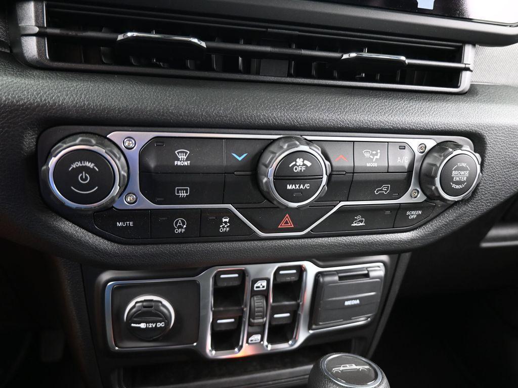 new 2025 Jeep Gladiator car