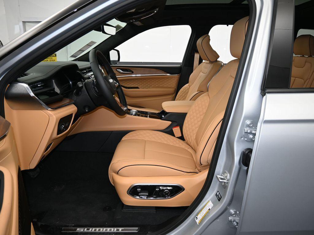 new 2025 Jeep Grand Cherokee car, priced at $61,922