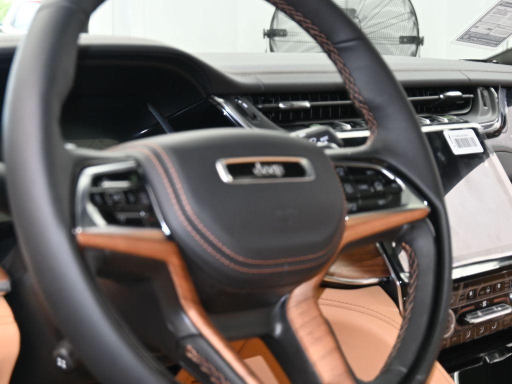 new 2025 Jeep Grand Cherokee car, priced at $61,922