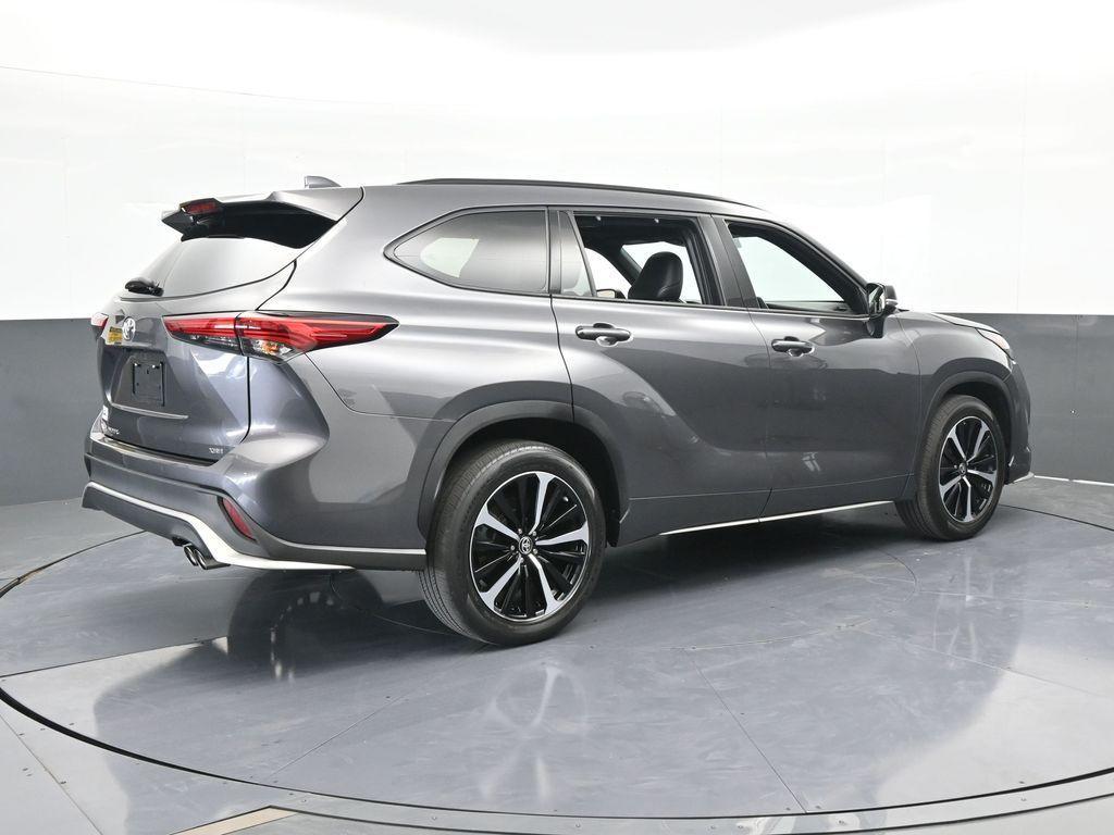 used 2022 Toyota Highlander car, priced at $35,941