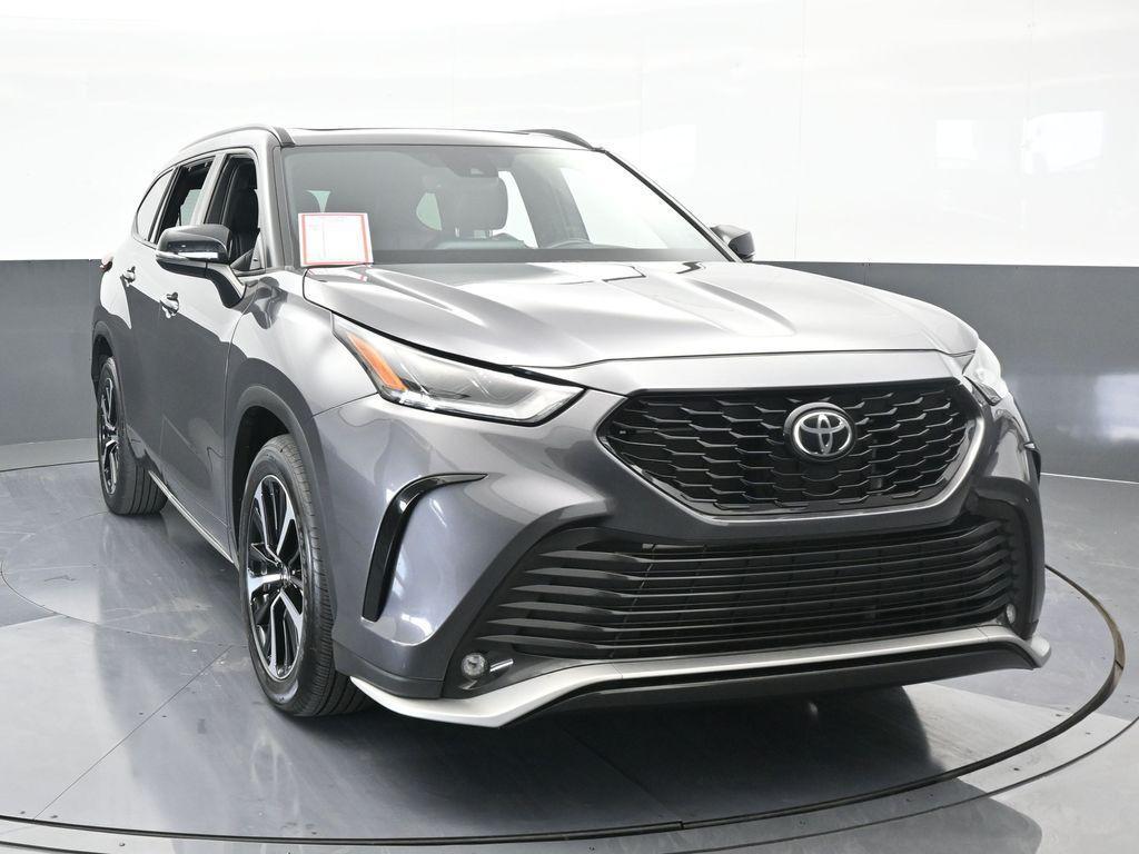 used 2022 Toyota Highlander car, priced at $35,941