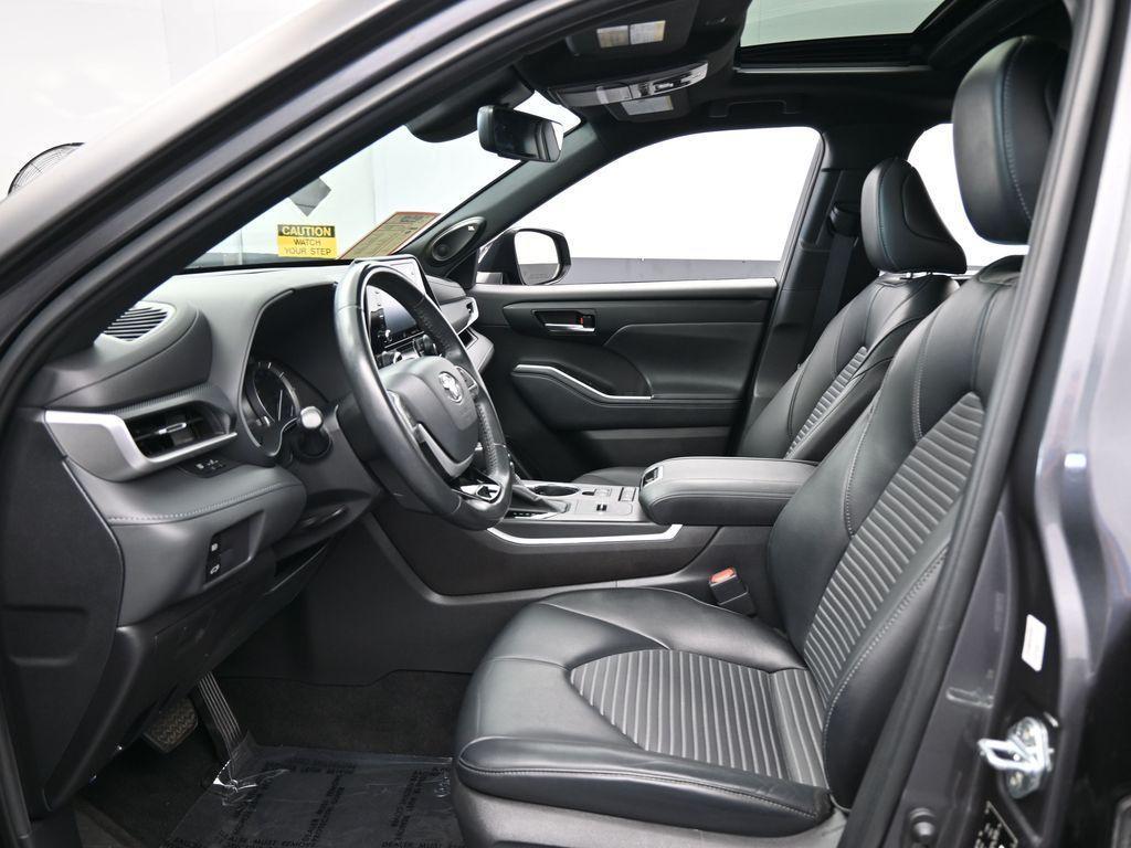 used 2022 Toyota Highlander car, priced at $35,941