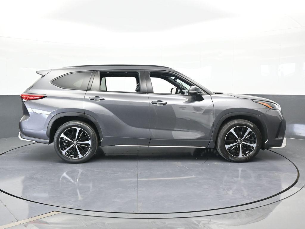 used 2022 Toyota Highlander car, priced at $35,941