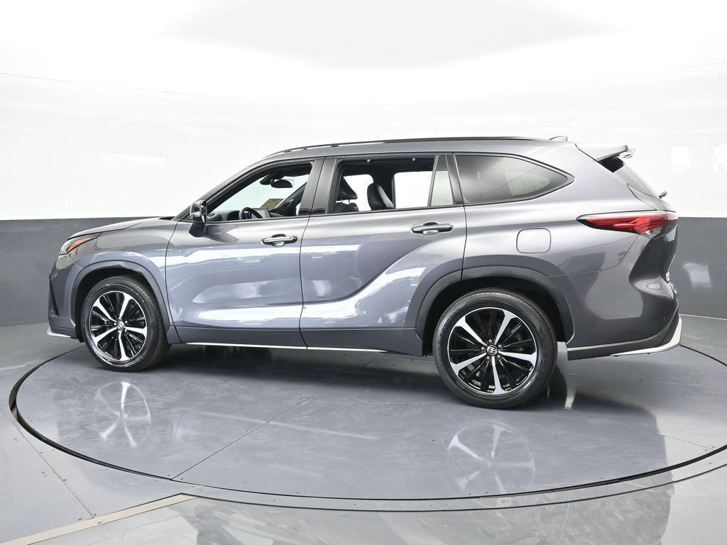 used 2022 Toyota Highlander car, priced at $35,941