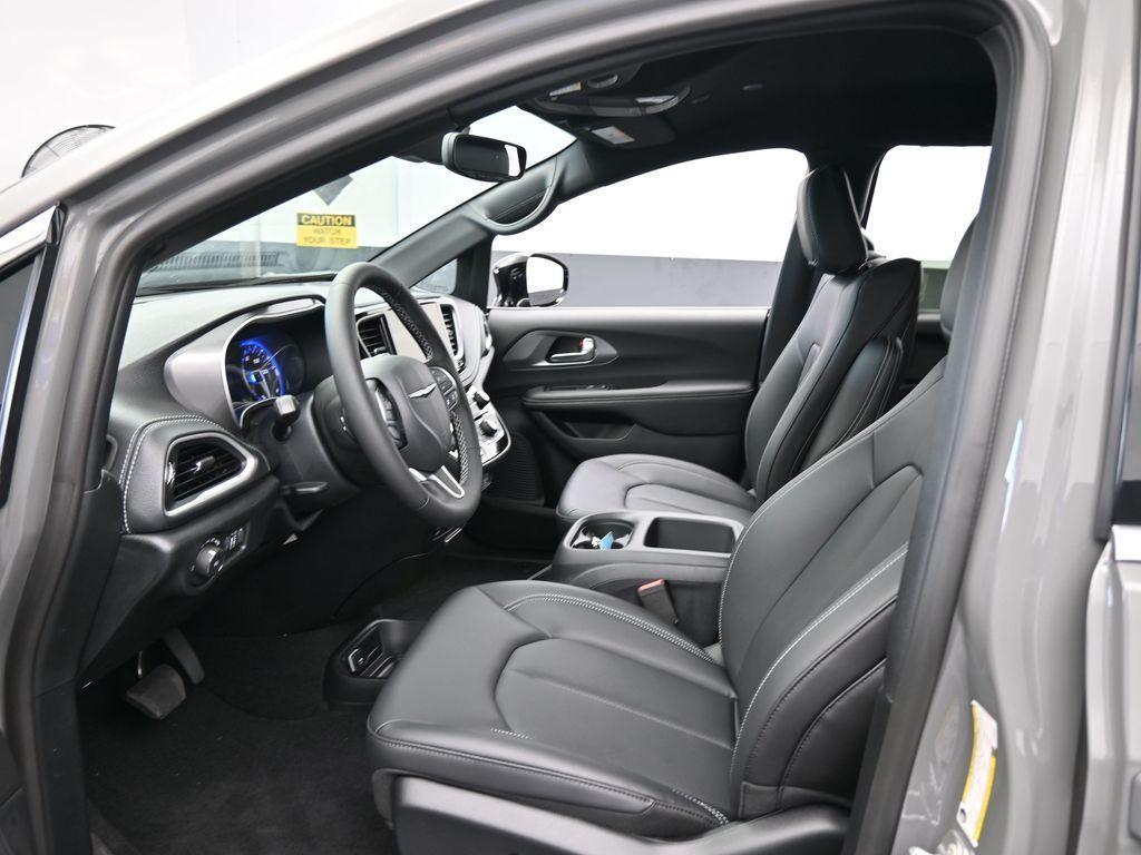 new 2025 Chrysler Pacifica car