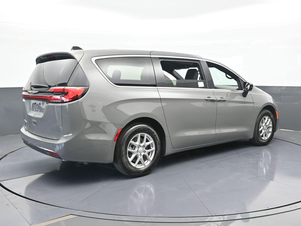new 2025 Chrysler Pacifica car