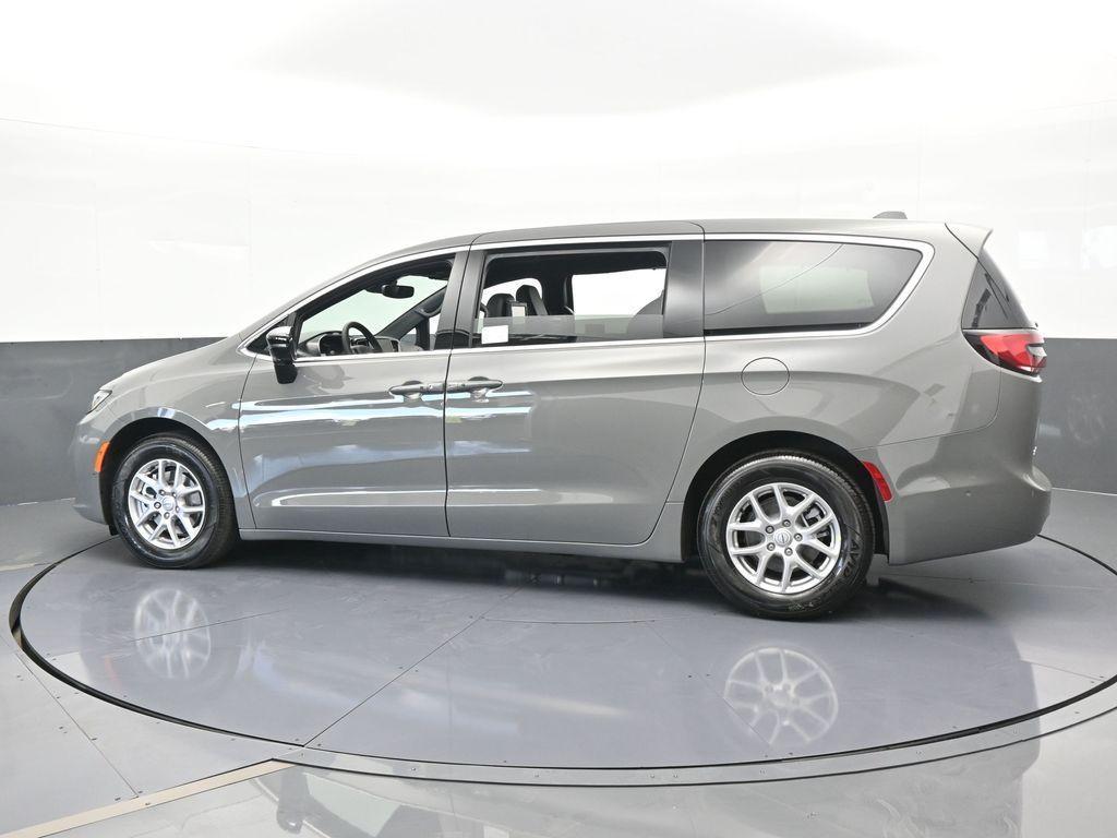 new 2025 Chrysler Pacifica car