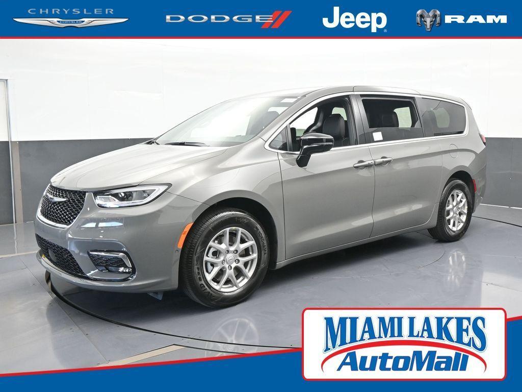 new 2025 Chrysler Pacifica car