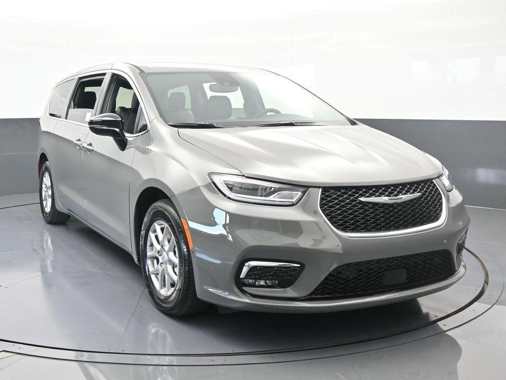 new 2025 Chrysler Pacifica car