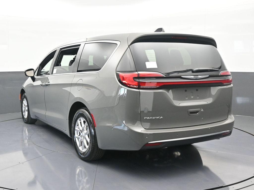 new 2025 Chrysler Pacifica car