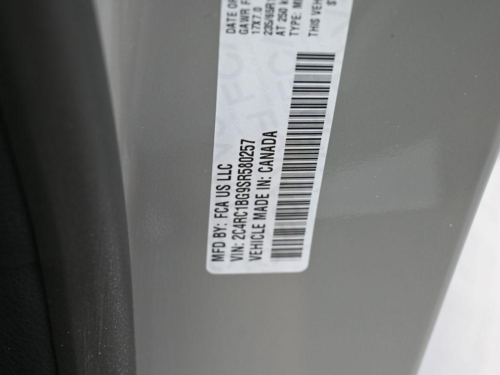 new 2025 Chrysler Pacifica car