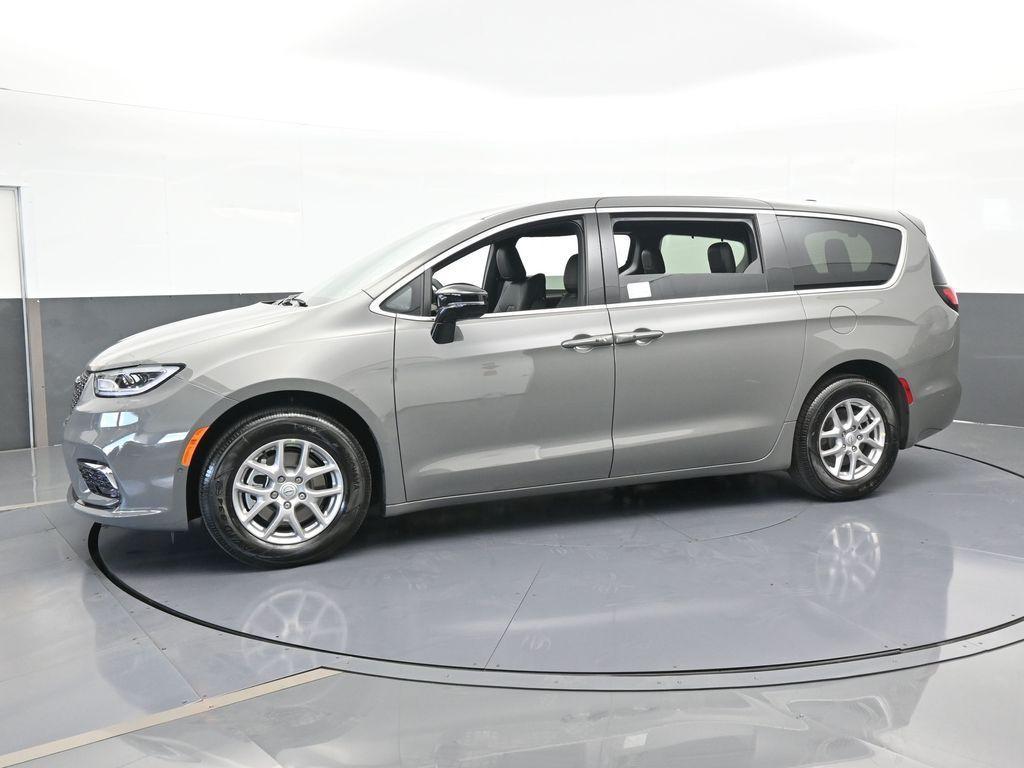 new 2025 Chrysler Pacifica car