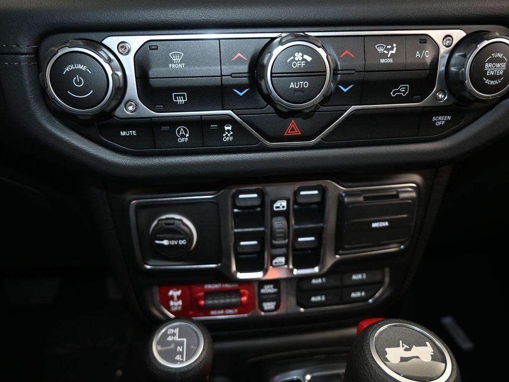 new 2025 Jeep Wrangler car