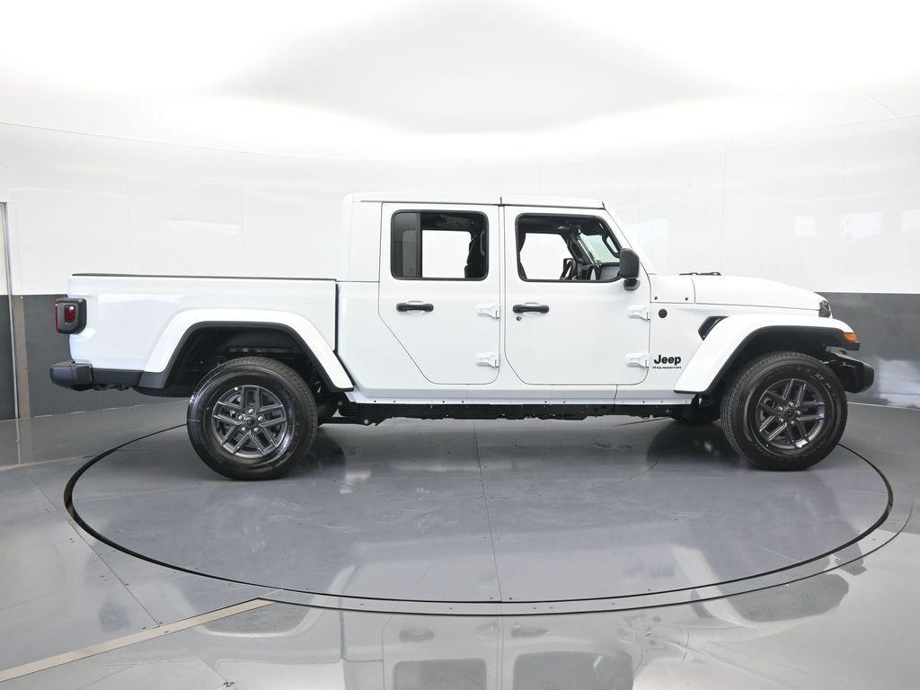 new 2025 Jeep Gladiator car
