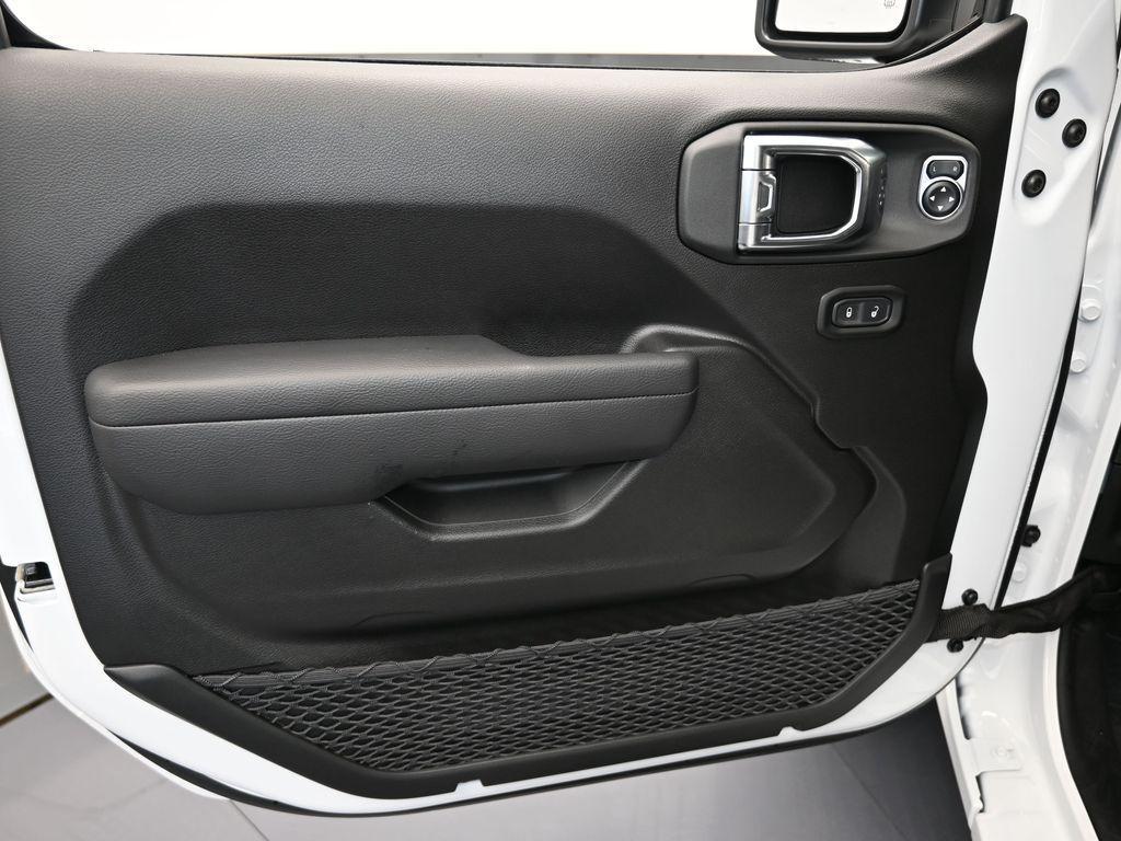 new 2025 Jeep Gladiator car