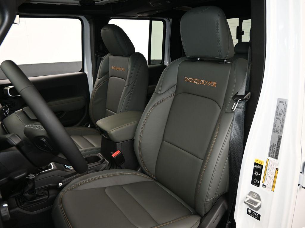 new 2025 Jeep Gladiator car