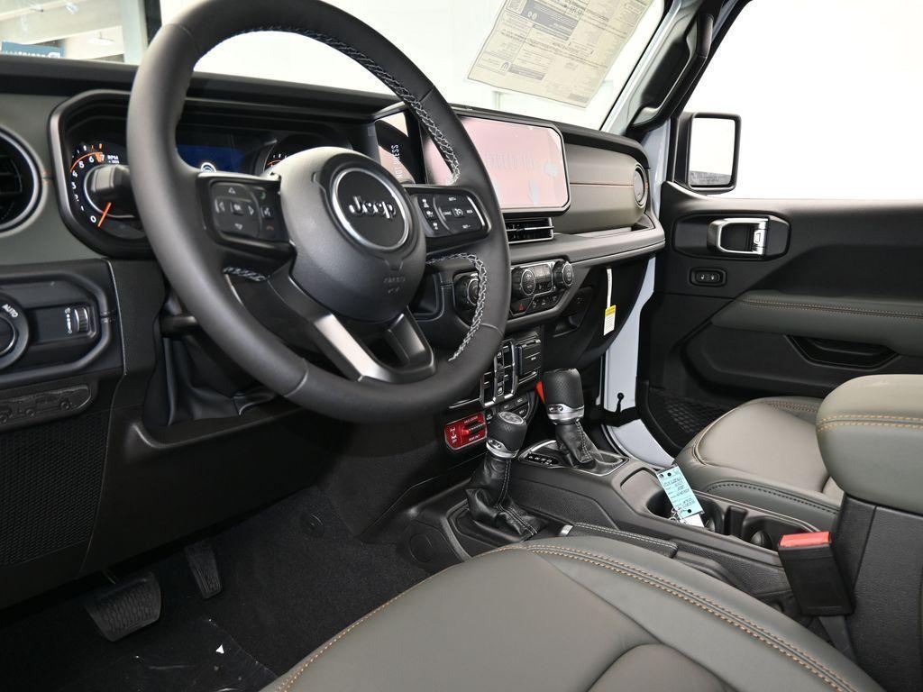 new 2025 Jeep Gladiator car