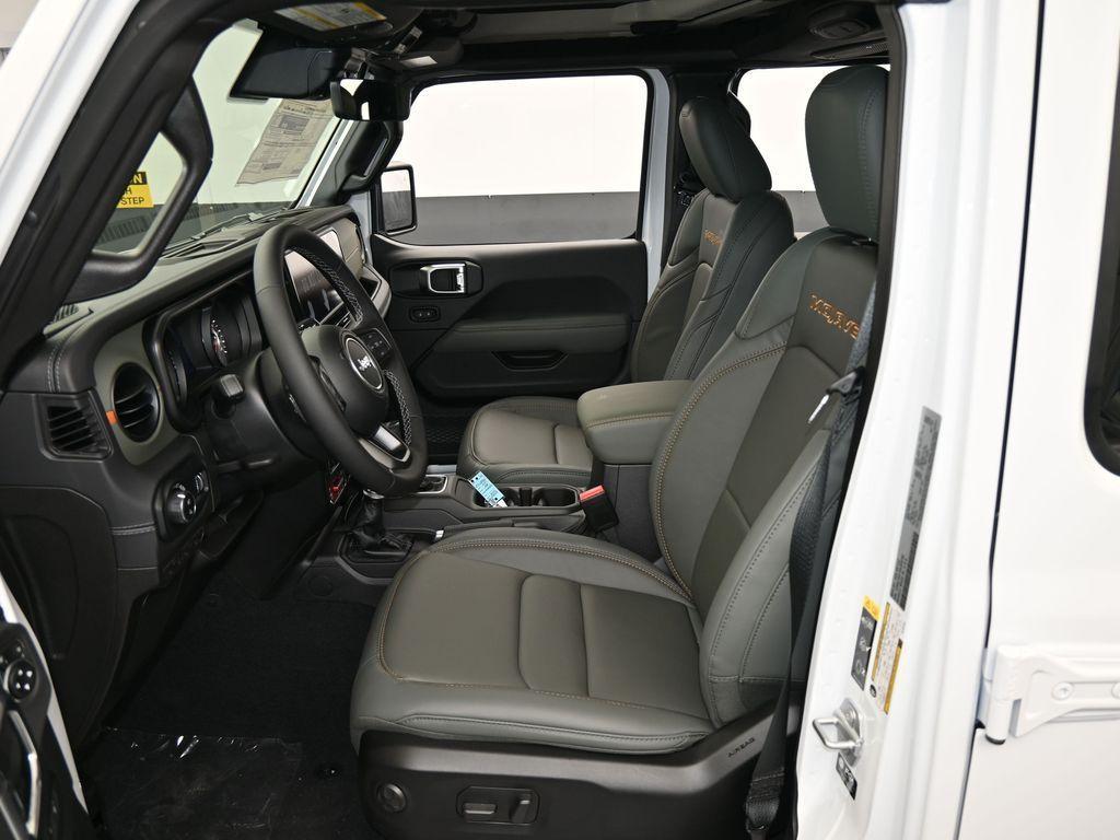 new 2025 Jeep Gladiator car