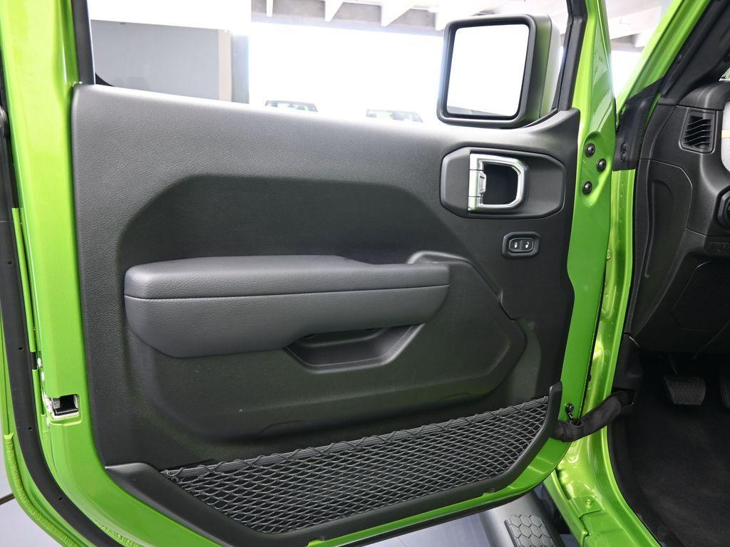 new 2025 Jeep Wrangler car, priced at $43,374