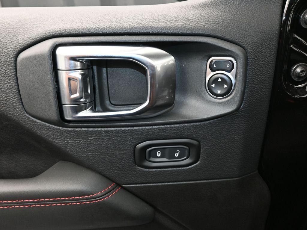 new 2025 Jeep Wrangler car
