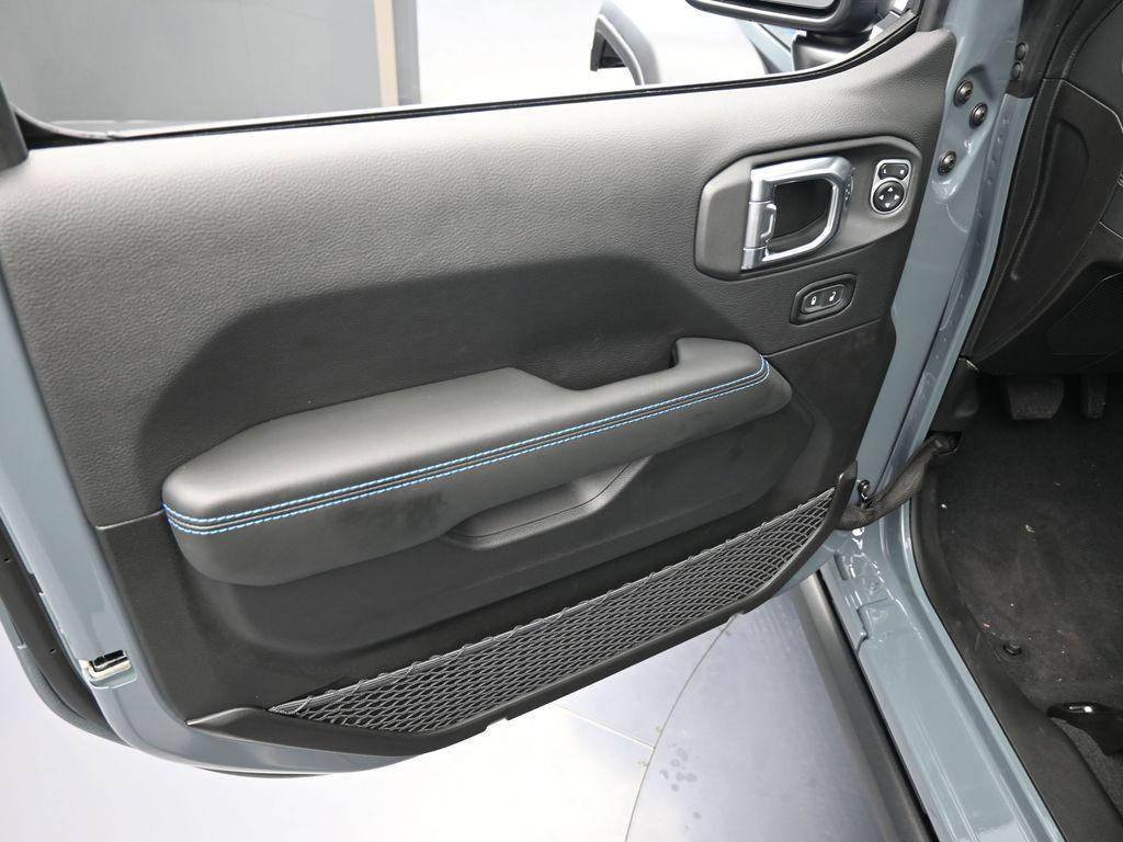 new 2025 Jeep Wrangler 4xe car