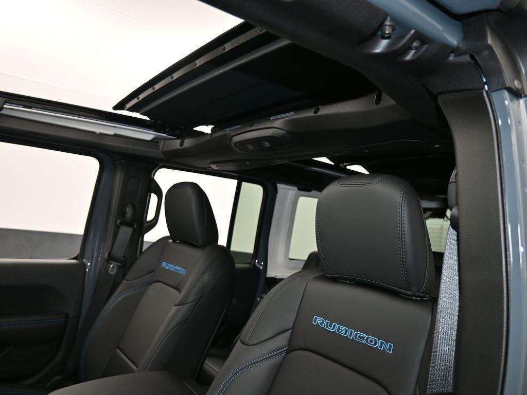 new 2025 Jeep Wrangler 4xe car