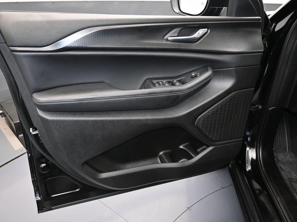 new 2024 Jeep Grand Cherokee L car, priced at $37,943