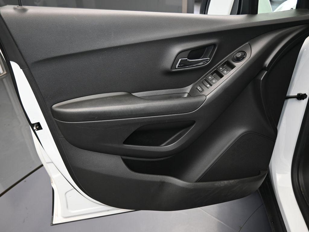 used 2022 Chevrolet Trax car, priced at $13,990