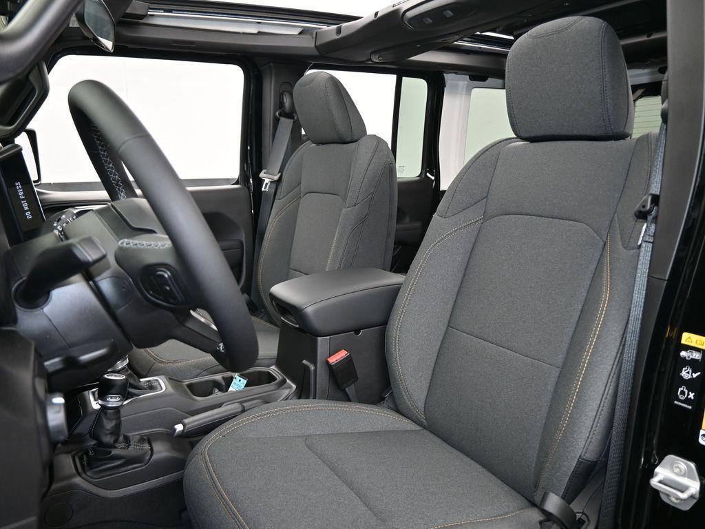 new 2025 Jeep Wrangler car