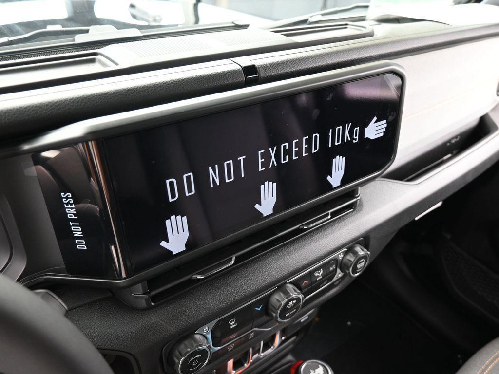 new 2025 Jeep Wrangler car