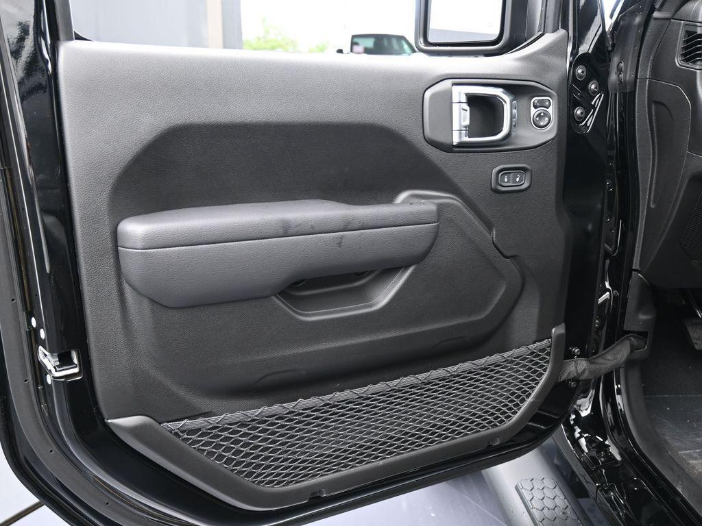 new 2025 Jeep Wrangler car