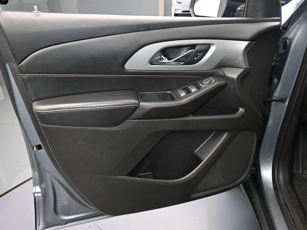 used 2021 Chevrolet Traverse car, priced at $20,994