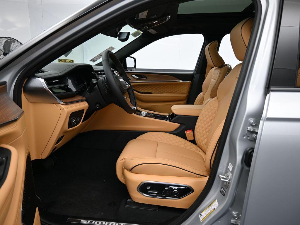 new 2025 Jeep Grand Cherokee car, priced at $61,410