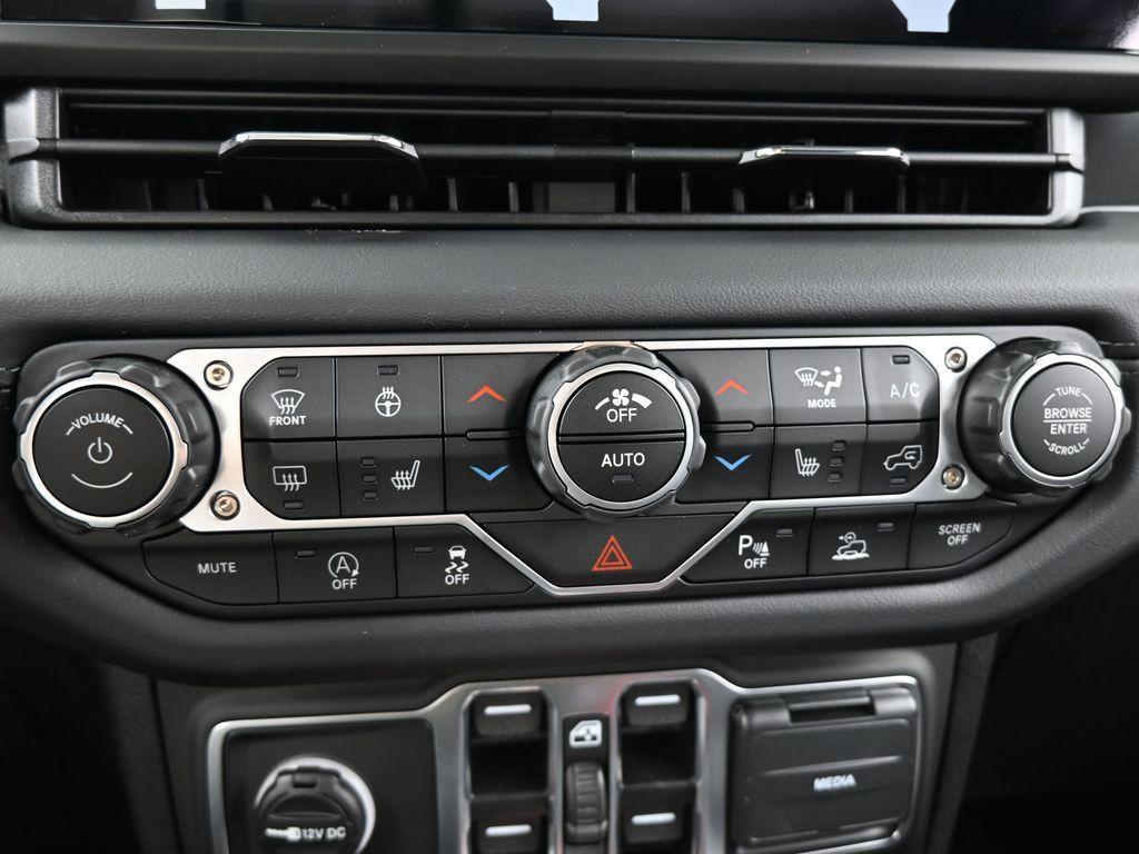 new 2025 Jeep Wrangler car