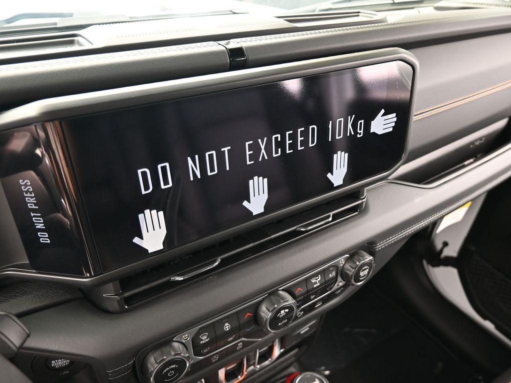 new 2025 Jeep Wrangler car