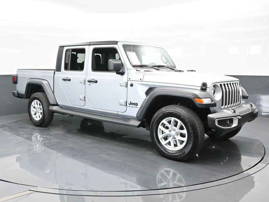 used 2023 Jeep Gladiator car, priced at $38,334