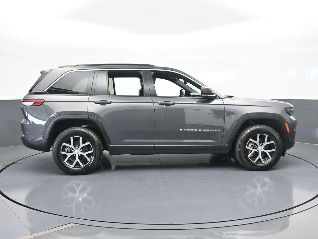 new 2024 Jeep Grand Cherokee car, priced at $42,789