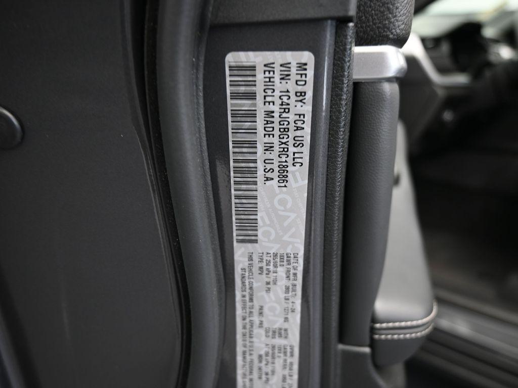 new 2024 Jeep Grand Cherokee car, priced at $42,789