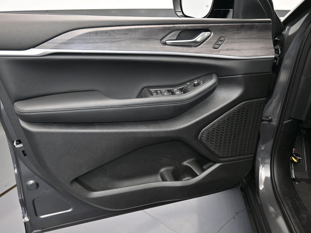 new 2024 Jeep Grand Cherokee car, priced at $42,789